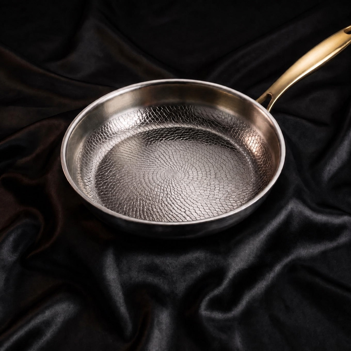 Hand-Hammered Titanium Pan I Limited Edition