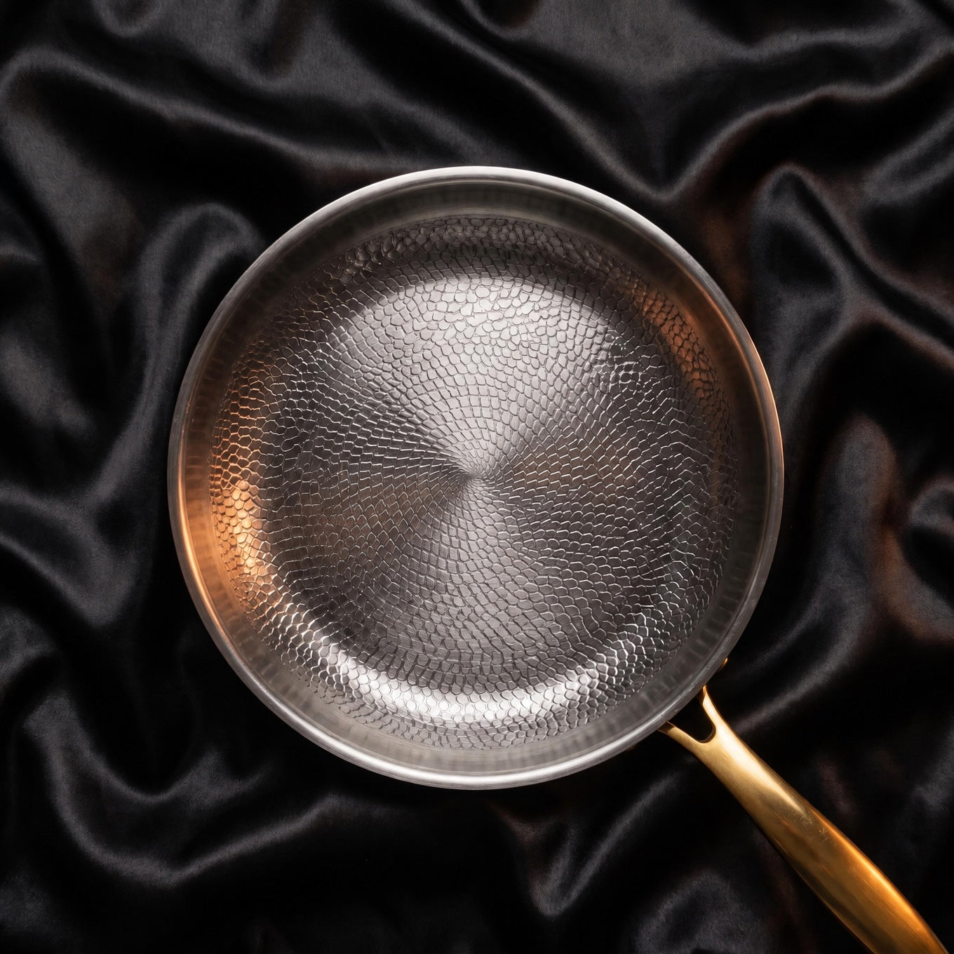 Hand-Hammered Titanium Pan I Limited Edition